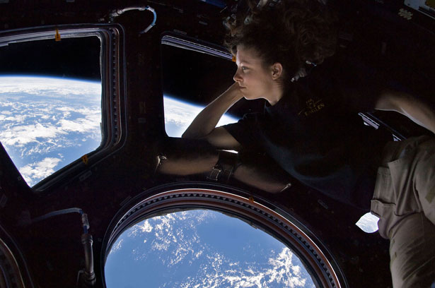 EDITORIAL-MAY-15-Panorámica-de-la-Tierra-desde-la-Estación-Espacial-Internacional-ISS